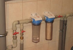 Установка проточного фильтра для воды в Павловске
