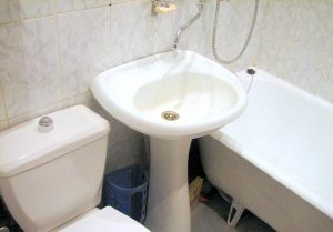 Установка раковины тюльпан в ванной в Павловске